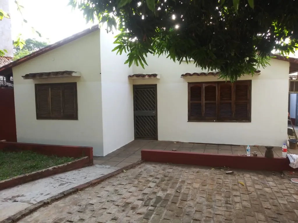 HERMOSO CHALET ZONA 4 MOJONES - DEFENSORES DEL CHACO - YACARÉ VALIJA — foto 2