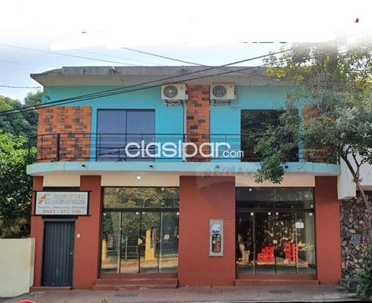 Casas - En San Lorenzo hermosa vivienda con salones comerciales u oficinas en céntrica ubicación