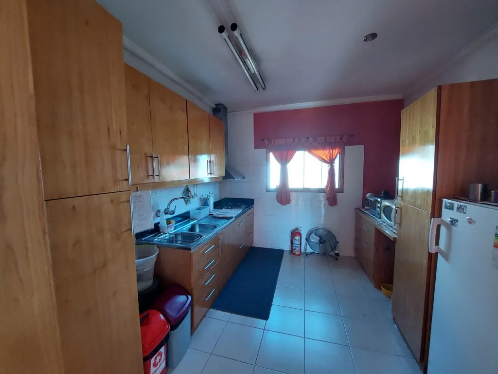 EN VENTA RESIDENCIA DE 3 PLANTAS EN LOS LAURELES — foto 3