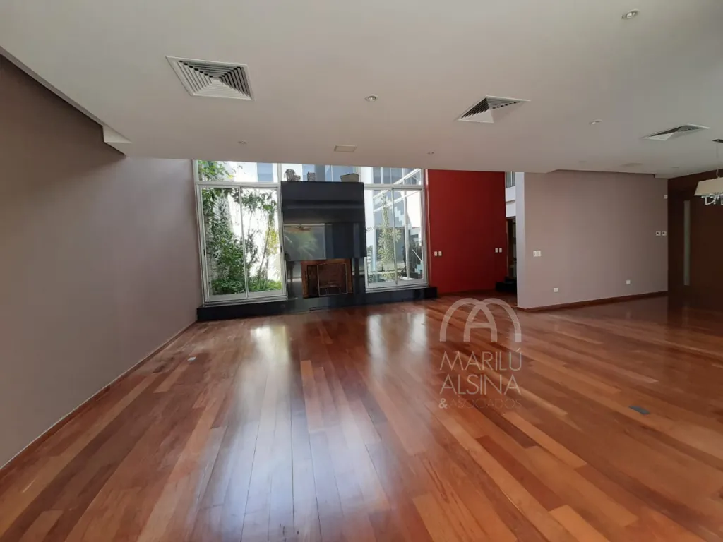 EXCLUSIVA RESIDENCIA EN VENTA CON DISEÑO DE VANGUARDIA Y ASCENSOR ZONA MBURUCUYÁ — foto 3