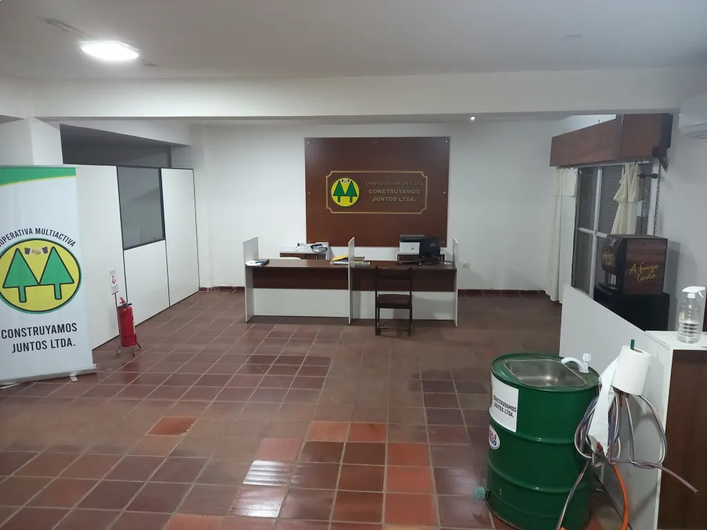 PROPIETARIO ALQUILA EXCELENTE SALON COMERCIAL EN BARRIO JARA. — foto 3