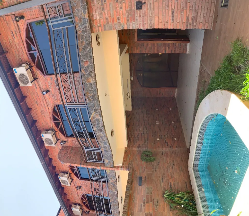 ALQUILO AMPLIO TRIPLEX CON PISCINA. ZONA CASA RICA ( MOLAS LOPEZ) — foto 2