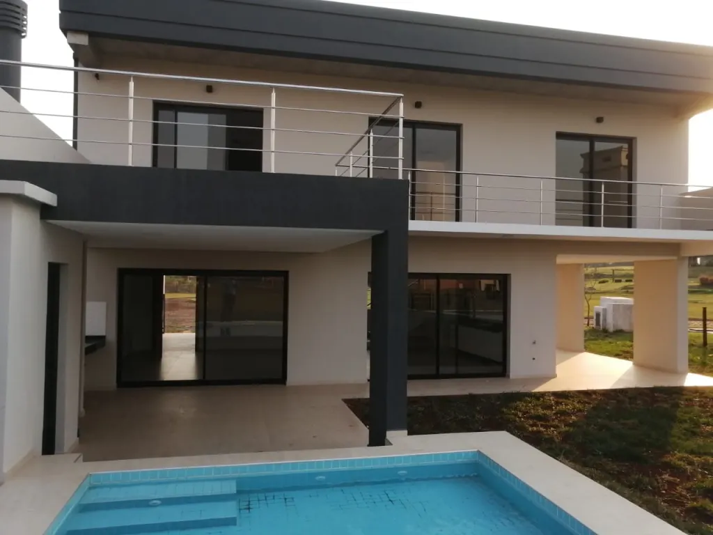 RESIDENCIA EN CONDOMINIO CERRADO — foto 2