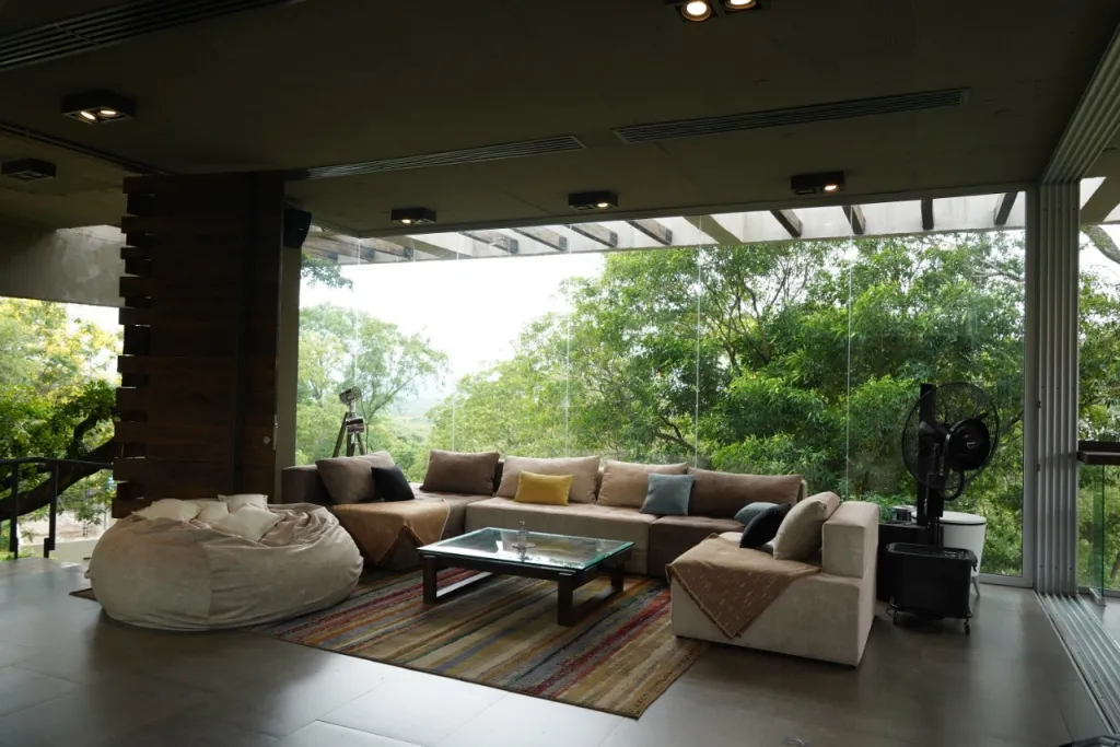 HERMOSA CASA EN LAS COLINAS CON VISTA AL LAGO — foto 2