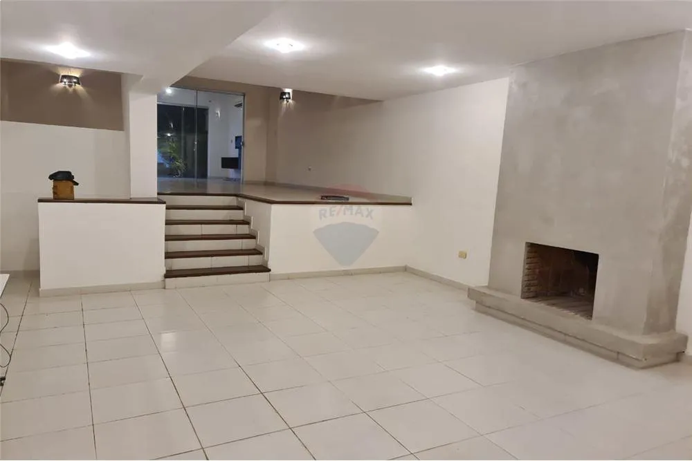 VENDO FINA RESIDENCIA EN BARRIO HIPODROMO DE ASUNCION — foto 2