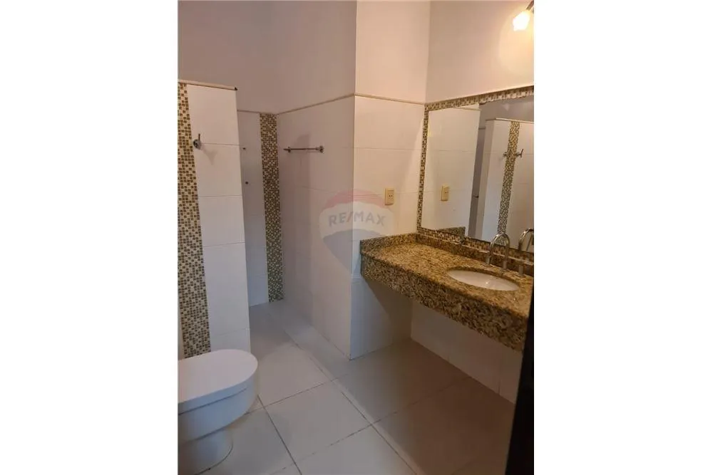 VENDO FINA RESIDENCIA EN BARRIO HIPODROMO DE ASUNCION — foto 3