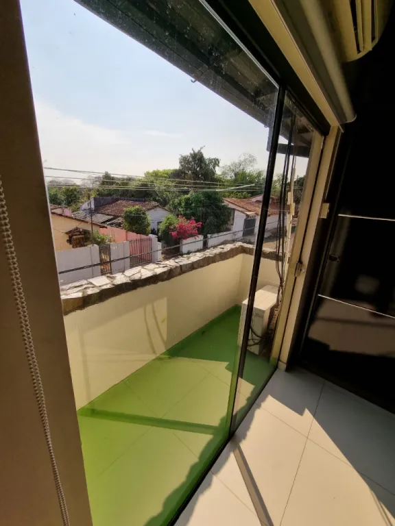 VENDO HERMOSA AMPLIA CASA ZONA CLUB CERRO CORÁ DE LAMBARÉ — foto 2