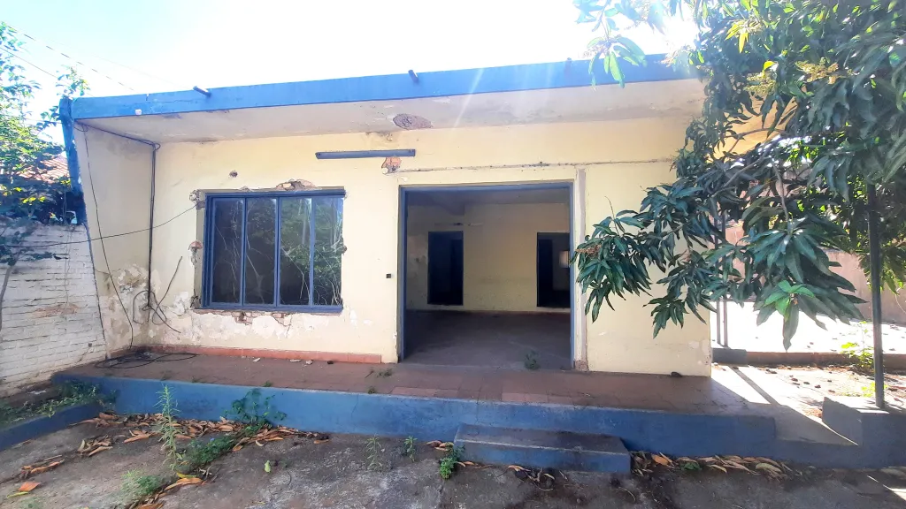 Vendo terreno con casa a refaccionar o demoler, Sobre la Av. Rpca. Argentina a 3 Cuadras — foto 2