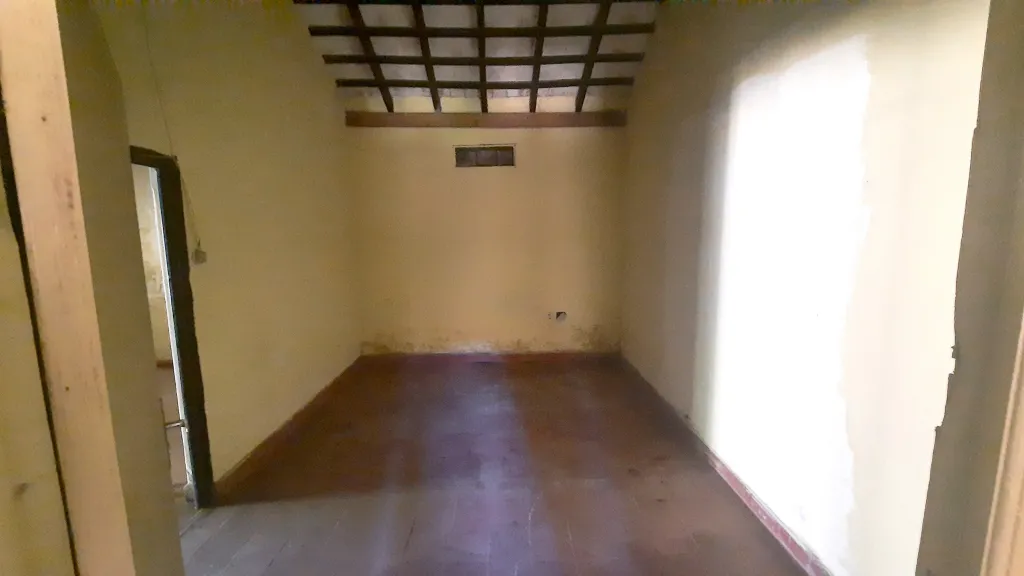Vendo terreno con casa a refaccionar o demoler, Sobre la Av. Rpca. Argentina a 3 Cuadras — foto 3
