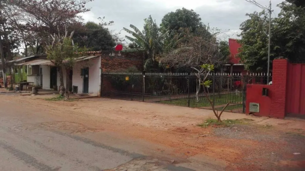 VIVIENDA EN ZONA TERMINAL A PASOS ACCESO SUR - 4 MOJONES — foto 2