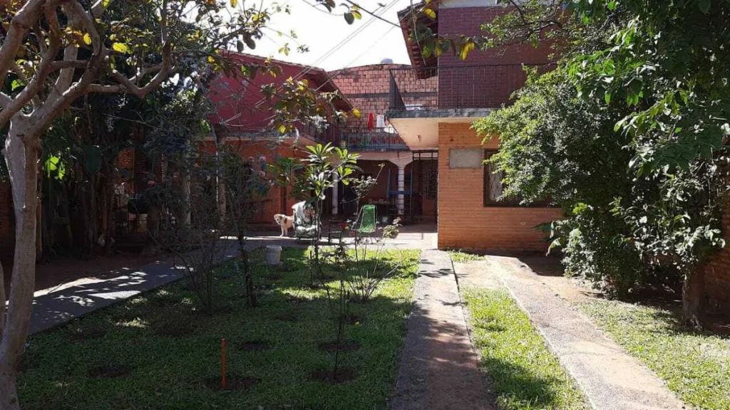 VIVIENDA EN ZONA TERMINAL A PASOS ACCESO SUR - 4 MOJONES — foto 3