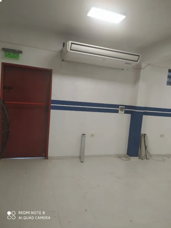ALQUILO AMPLIO SALÓN COMERCIAL EN ESQUINA CENTRO DE SAN LORENZO cod 026 — foto 2