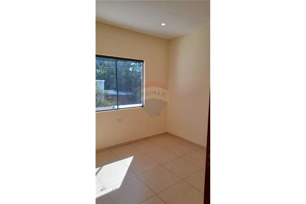Hermoso Duplex a estrenar en Ñemby Entrada para dos vehículos. Finas terminaciones — foto 3