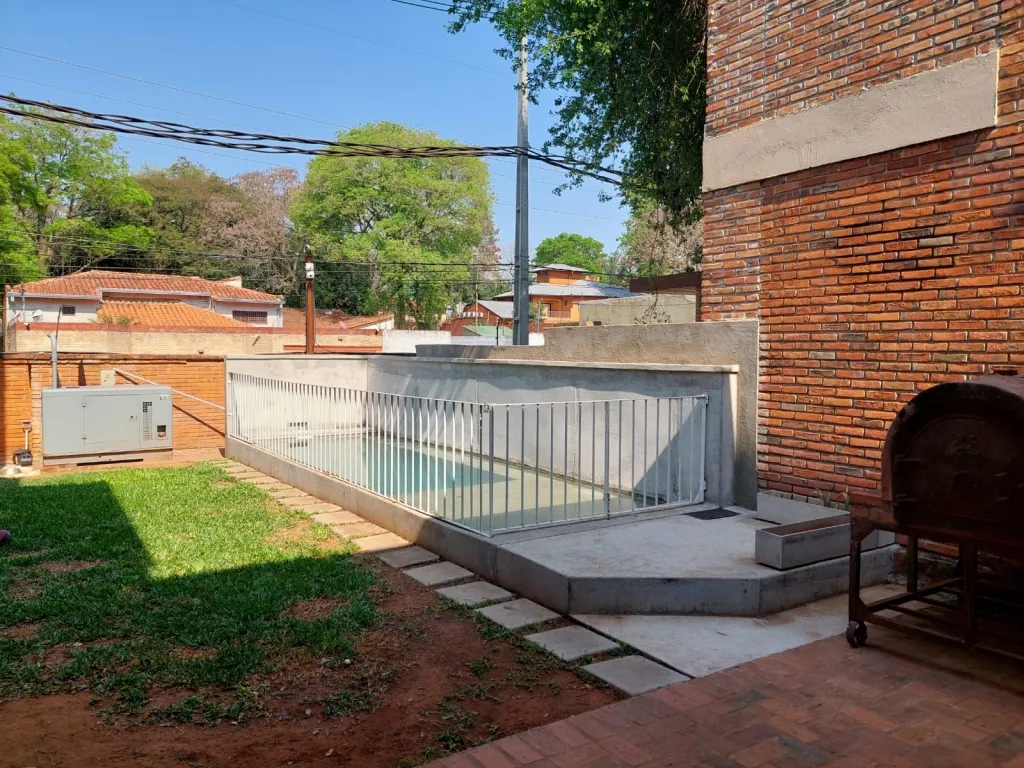 Vendo Residencia en Barrio Cerrado en San Lorenzo - Villa del Parque — foto 3