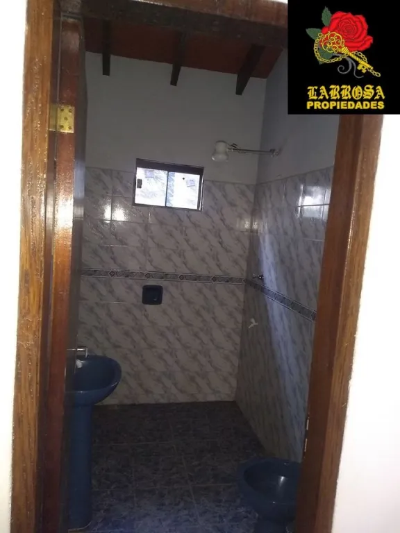 VENDO HERMOSA CASA UBICADA EN EL CENTRO DE LA CIUDAD DE CARAPEGUÁ cod 008 — foto 2