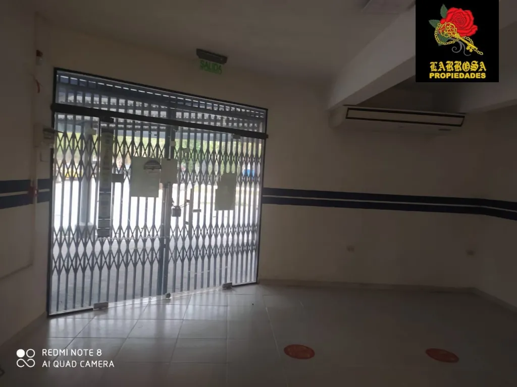 ALQUILO AMPLIO SALÓN COMERCIAL EN ESQUINA CENTRO DE SAN LORENZO cod 026 — foto 3