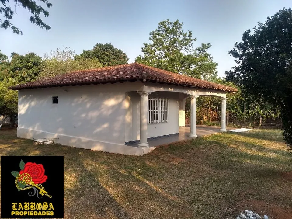 VENDO HERMOSA CASA UBICADA EN EL CENTRO DE LA CIUDAD DE CARAPEGUÁ cod 008 — foto 3