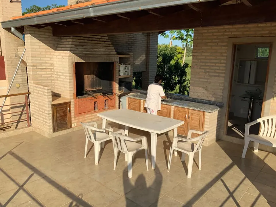 Vendo Casa Hermosa Arroyos y Esteros, En el Carlos Franco Country Club — foto 2