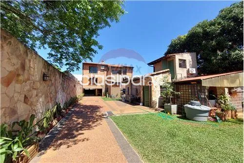 RESIDENCIA DE 3 PLANTAS EN LOS LAURELES — foto 3