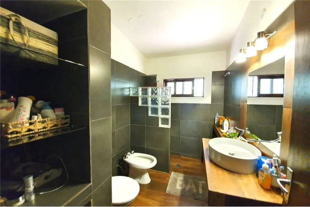 AMPLIA CASA EN TERRENO DE 1.500 M2 ZONA BOTANICO 650,000 USD — foto 2