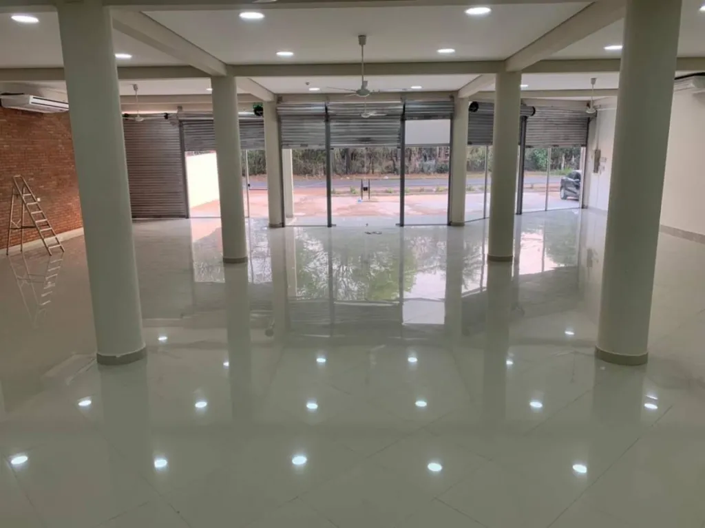 Alquilo amplio salón comercial Areguá — foto 2