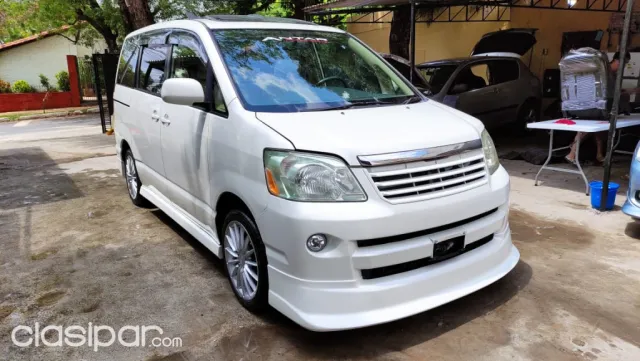 Toyota Noah 2005 — foto 2