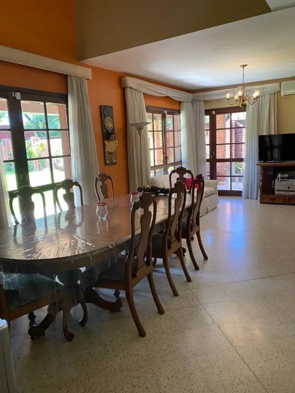 AMPLIA VIVIENDA CON JARDIN EN SAN CRISTOBAL — foto 2