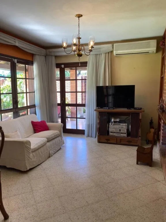 AMPLIA VIVIENDA CON JARDIN EN SAN CRISTOBAL — foto 3