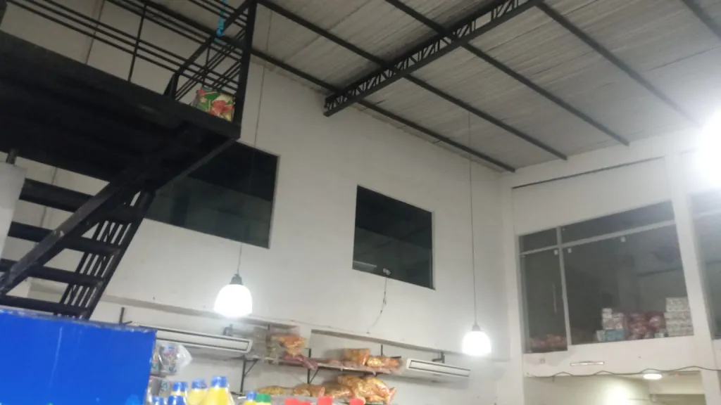VENDO SALÓN COMERCIAL EN YAGUARON CENTRO COD 4002 — foto 3