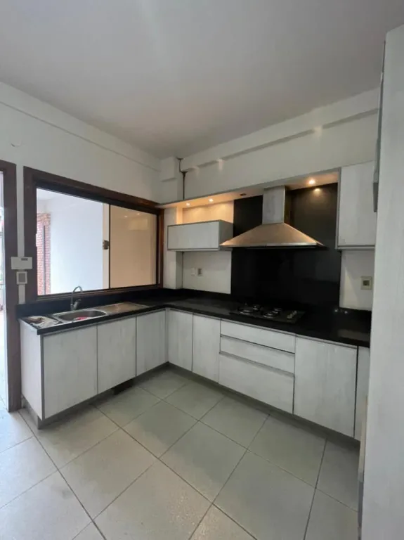 ALQUILO HERMOSO DUPLEX EN VILLA AURELIA. A CUADRAS DE LA MUNICIPALIDAD — foto 3