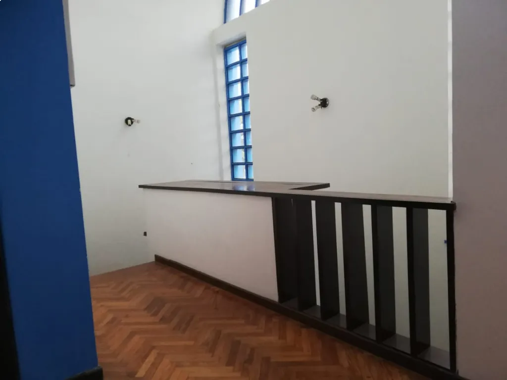 Casa de 8 ambientes sobre la Avenida Mariscal López, zona colegio Las Teresas — foto 3