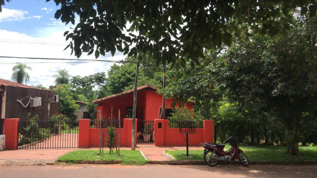 Venta de casa en el centro mismo de la ciudad de Yaguaron — foto 2