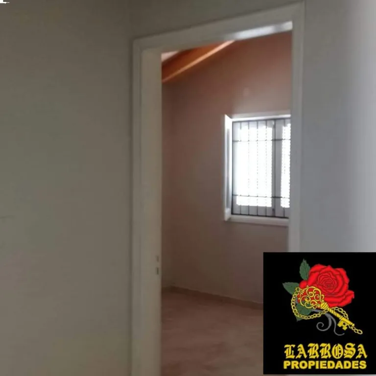VENDO CASA EN AREGUA ZONA GOBERNACIÓN — foto 3
