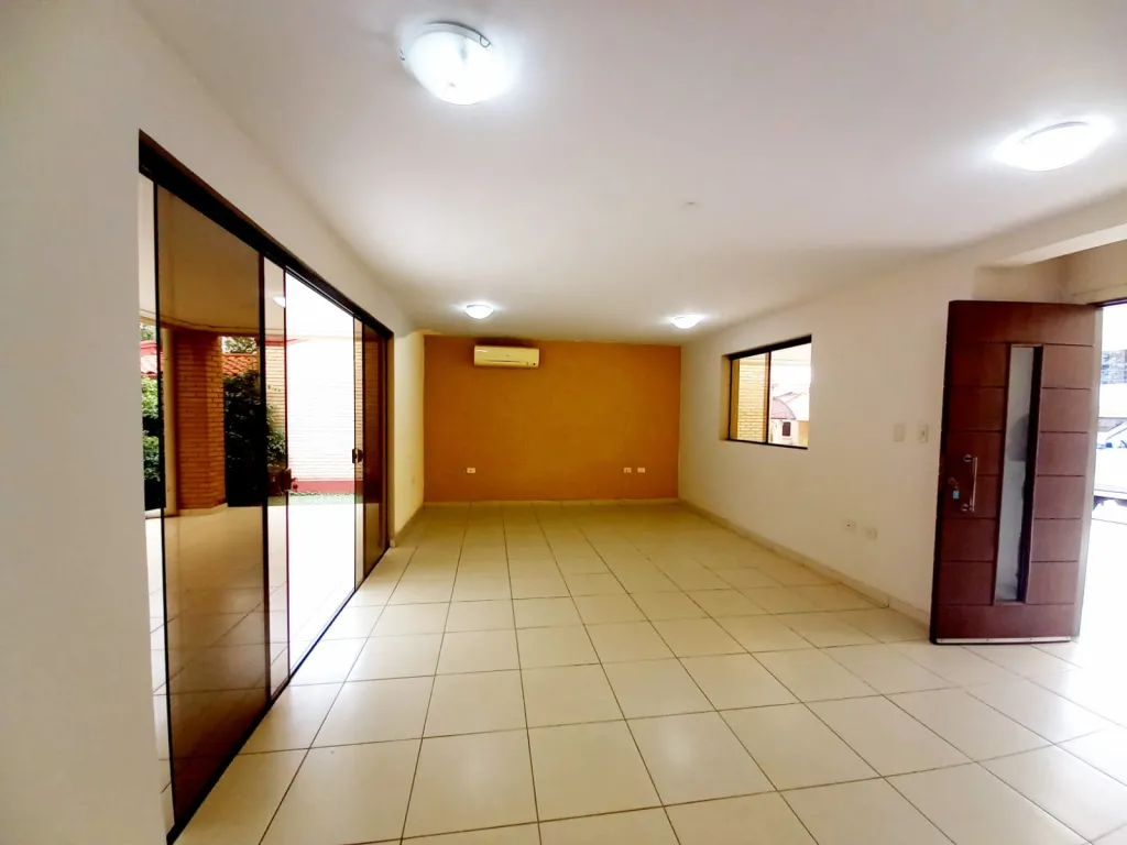 VENTA DE CASA EN BARRIO CERRADO BOULEVAR BALCONES DE LUQUE — foto 2