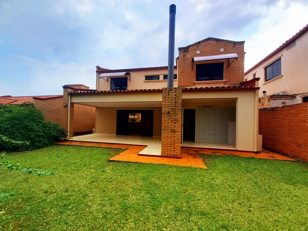 VENTA DE CASA EN BARRIO CERRADO BOULEVAR BALCONES DE LUQUE — foto 3