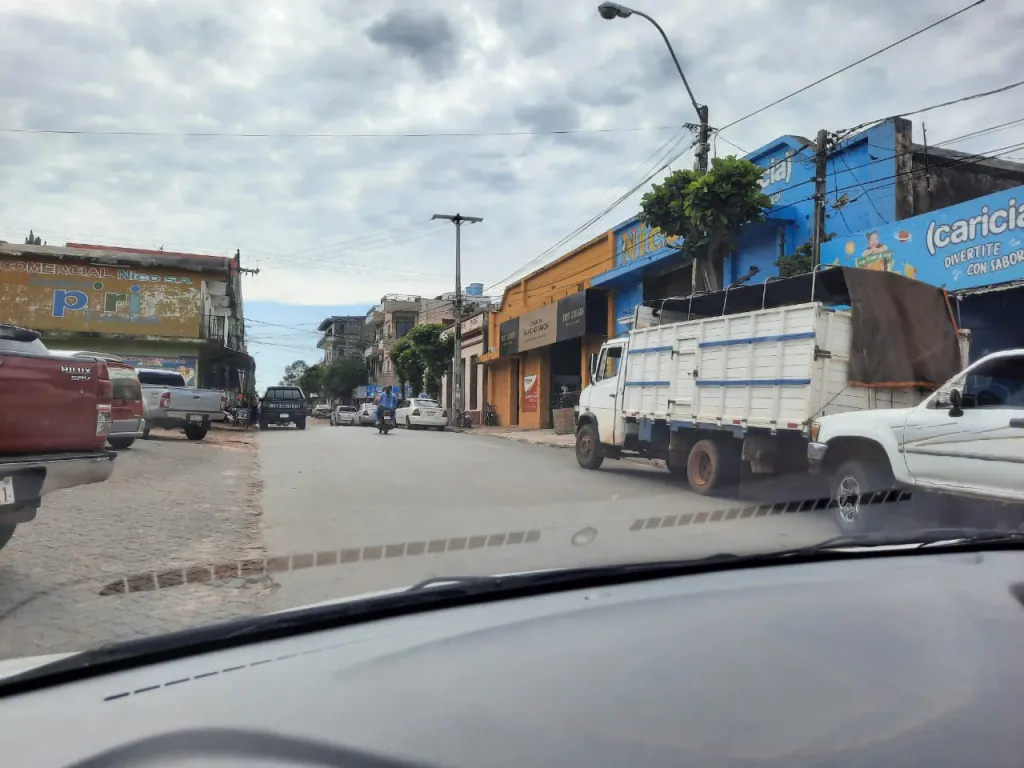 Alquilo salón comercial en frente a terminal de ómnibus,mercado 2 (Villarrica) — foto 3