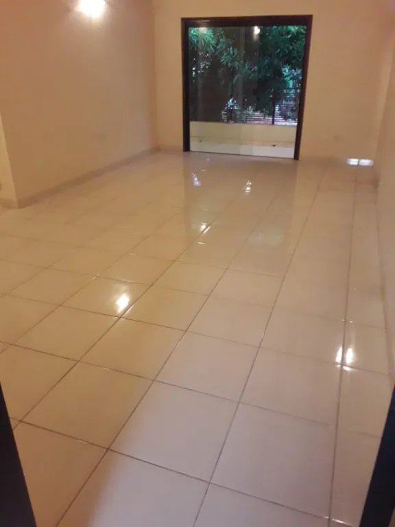 ESPECTACULAR CASA TIPO DPTO EN LAMBARÉ, A PASOS DEL SUPER EL PUEBLO — foto 2