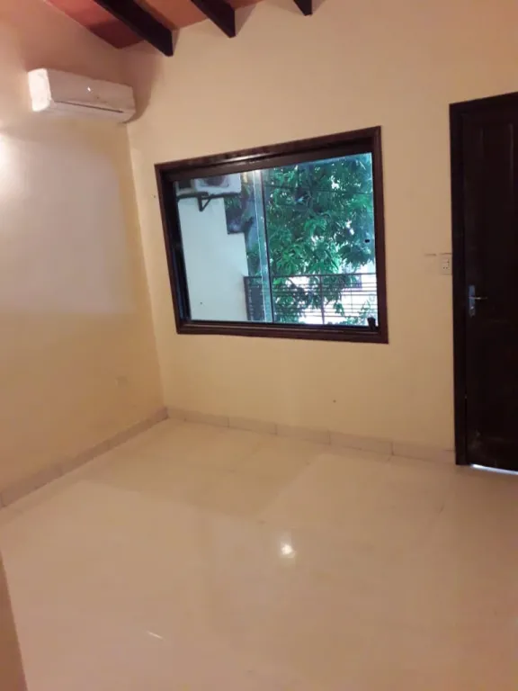 ESPECTACULAR CASA TIPO DPTO EN LAMBARÉ, A PASOS DEL SUPER EL PUEBLO — foto 3