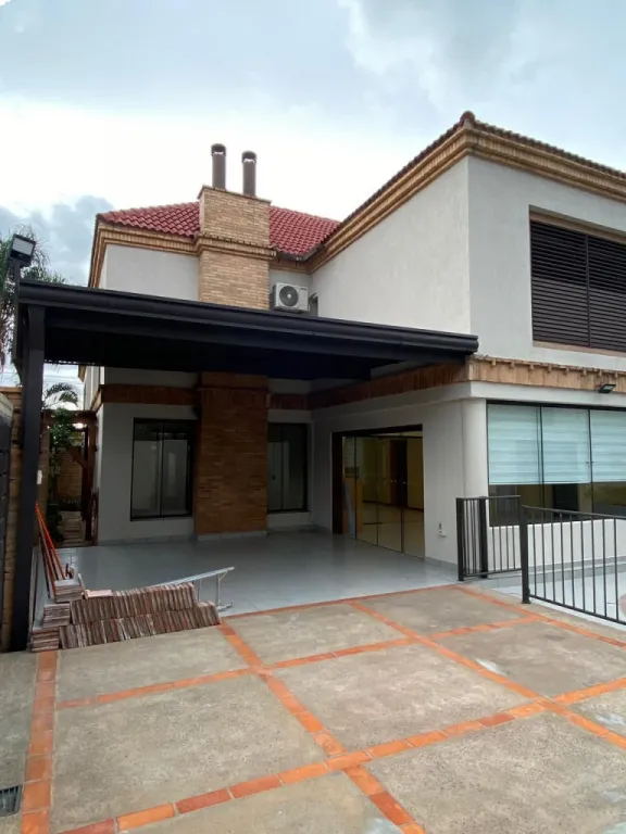 📍OFERTO HERMOSA RESIDENCIA CON PISCINA EN EL B° MBURUCUYÁ! — foto 3