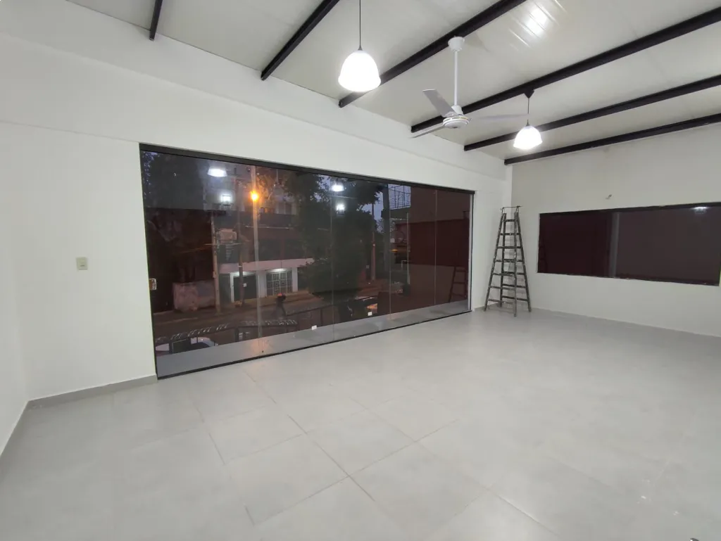 HERMOSO SALON COMERCIAL A ESTRENAR EN ZONA COMERCIAL,IDEAL PARA CUALQUIER TIPO DE NEGOCIO! — foto 3