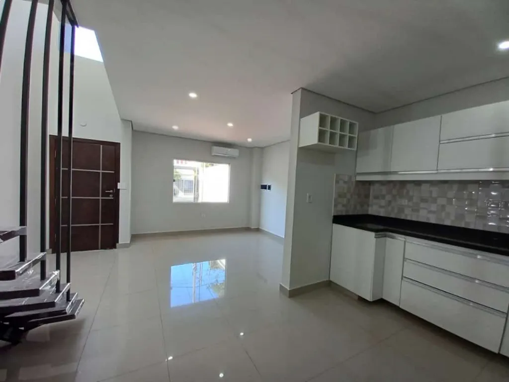 VENDO DUPLEX A ESTRENAR EN LAURELTY-LUQUE — foto 3