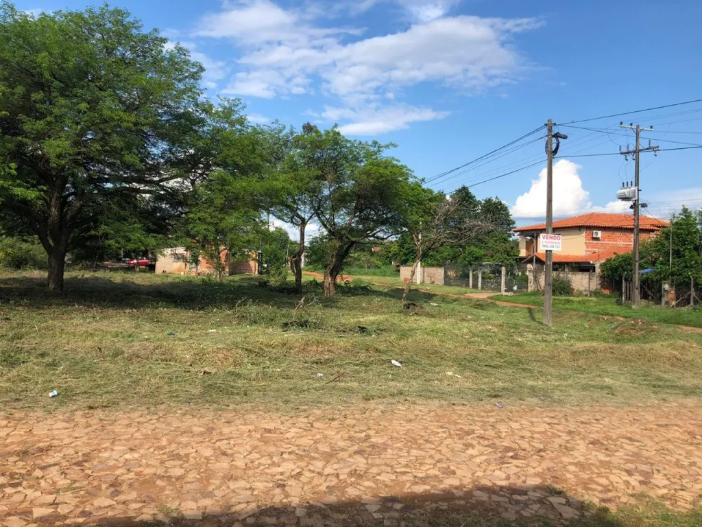 Vendemos Terreno en esquina en Mariano Roque Alonso — foto 2