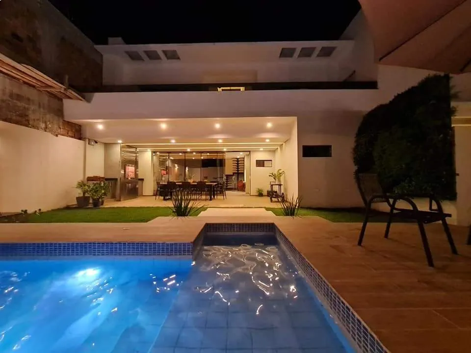 📍OFERTO MODERNA Y HERMOSA RESIDENCIA EN ZONA DE LA CONMEBOL! — foto 2