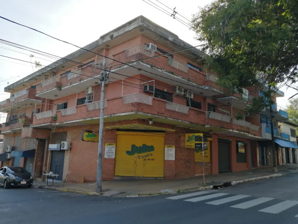 SALÓN COMERCIAL SOBRE RODRIGUEZ DE FRANCIA CASI PARAGUARI — foto 2