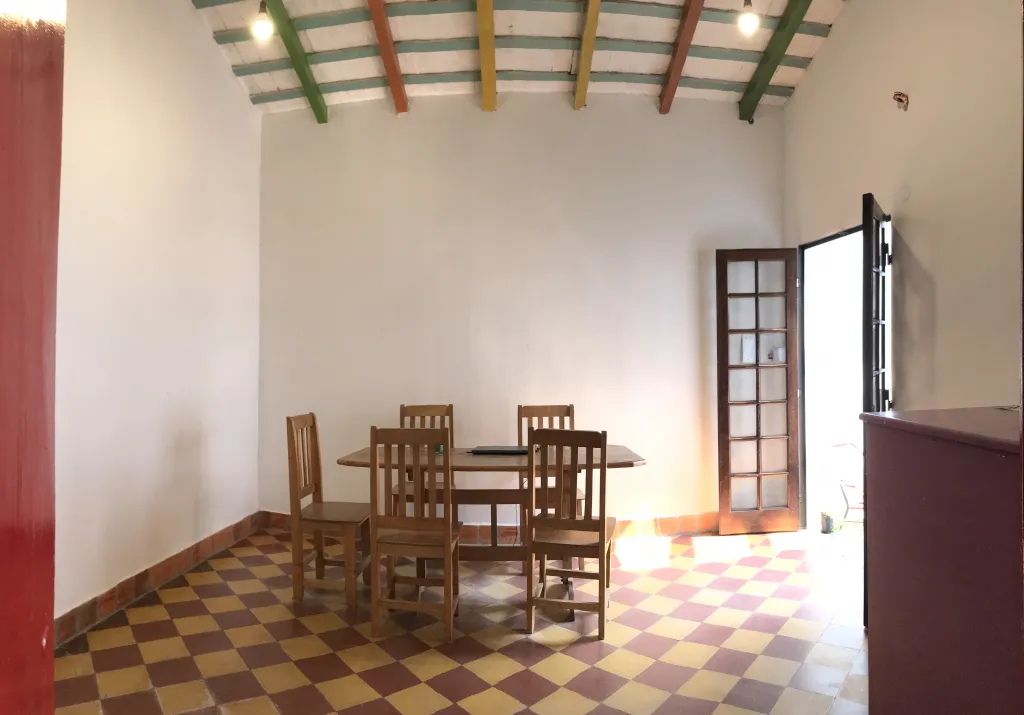 Vendo casa en Lambare, barrio Kennedy, a 2 cuadras de Avda. Cacique — foto 3