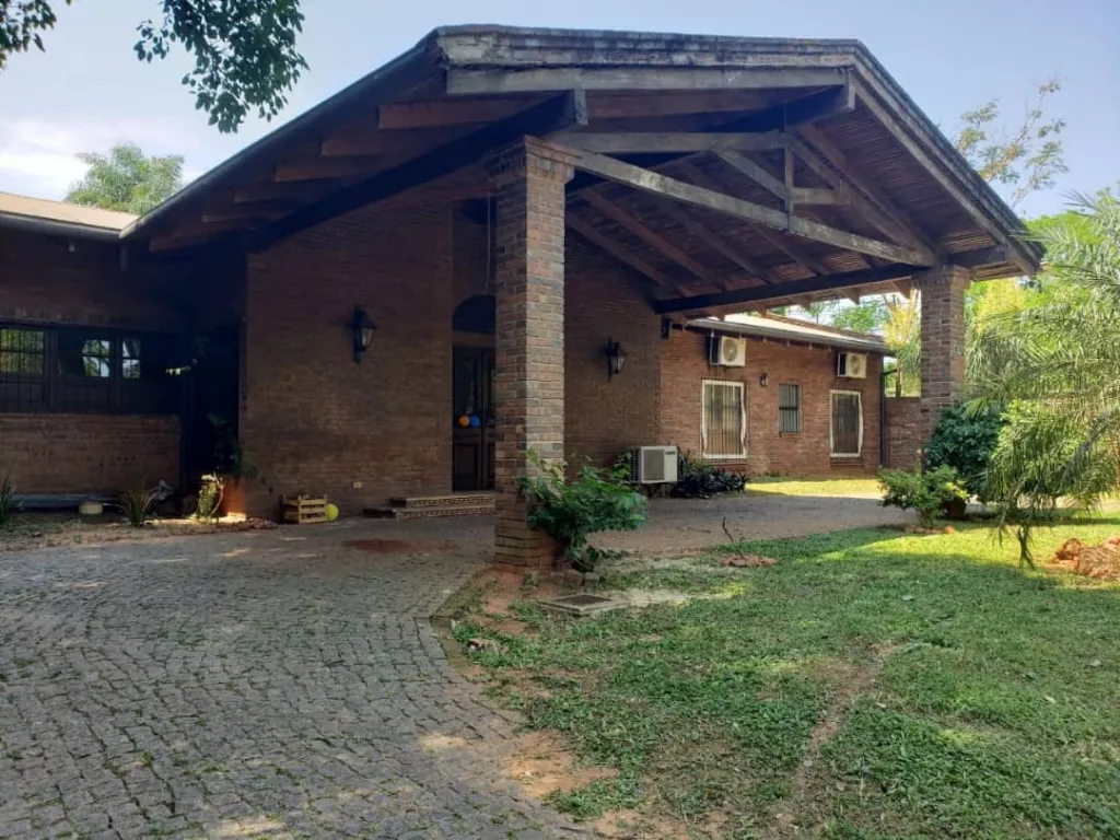 VENDO HERMOSA CASA SOBRE LAGUNA GRANDE - ZONA MORAVIA. Cod VA — foto 2