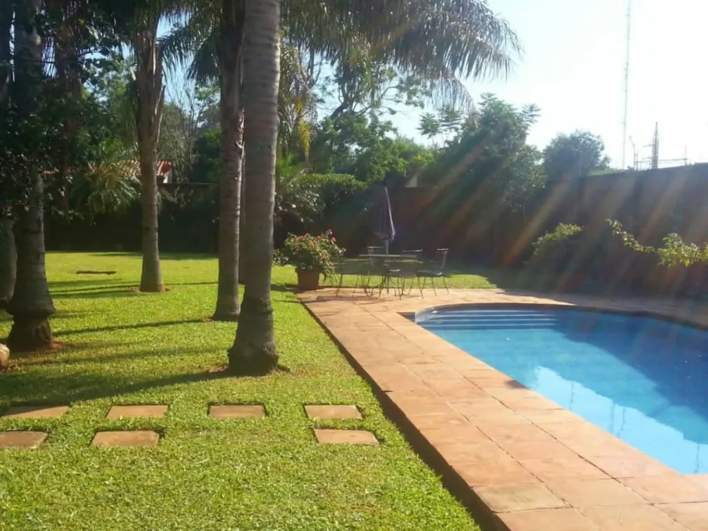 VENDO HERMOSA CASA SOBRE LAGUNA GRANDE - ZONA MORAVIA. Cod VA — foto 3