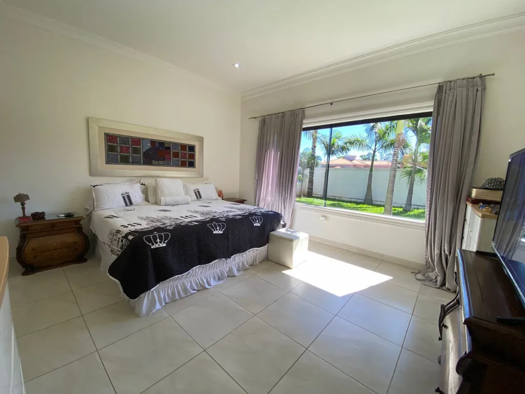 En venta amplia residencia amueblada en exclusivo condominio Montesol Luque — foto 3