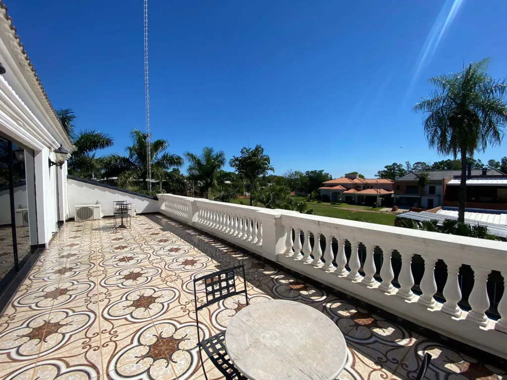 En venta amplia residencia en exclusivo condominio Montesol Luque — foto 2