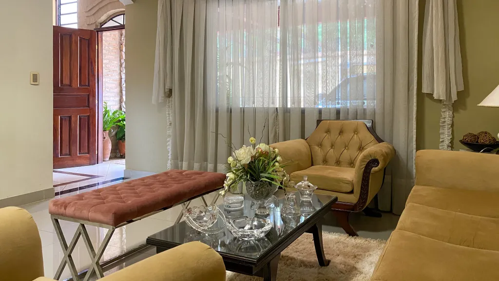 VENDO HERMOSA CASA EN SAJONIA FRENTE AL EX HOSPITAL DE CLÍNICAS — foto 3